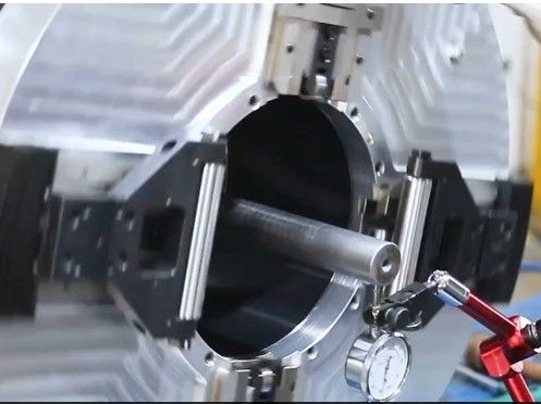 Мартовская выставка 3000w 6000w 8,5m 12m Лазерная режущая машина для волокон для небольших труб и труб